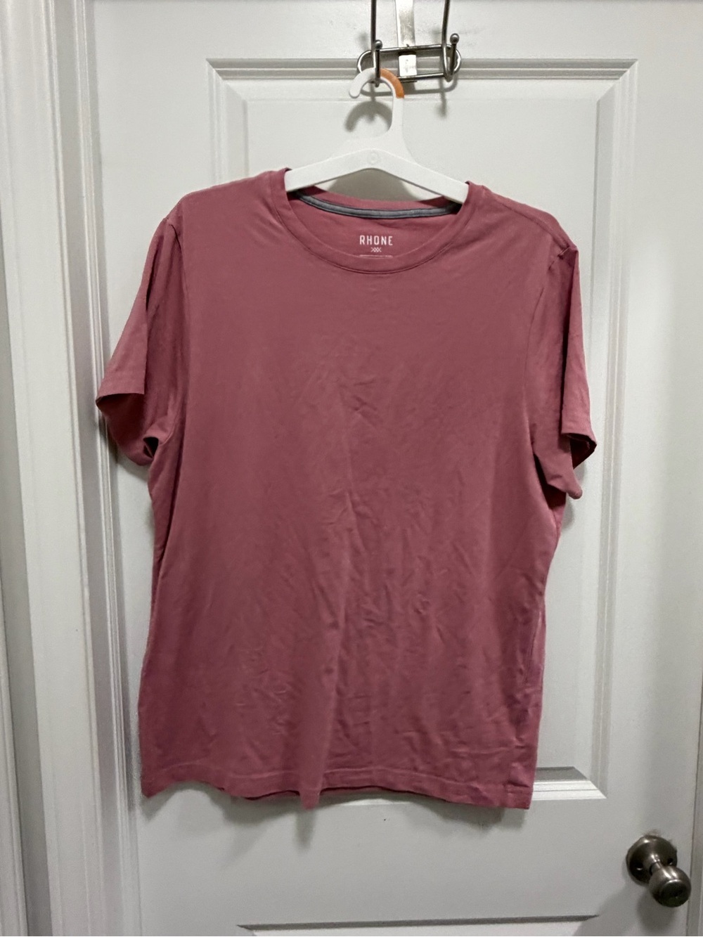 RHONE Men's Crew Neck Tee in Dusty Rose Mauve cotton blend size xL EUC